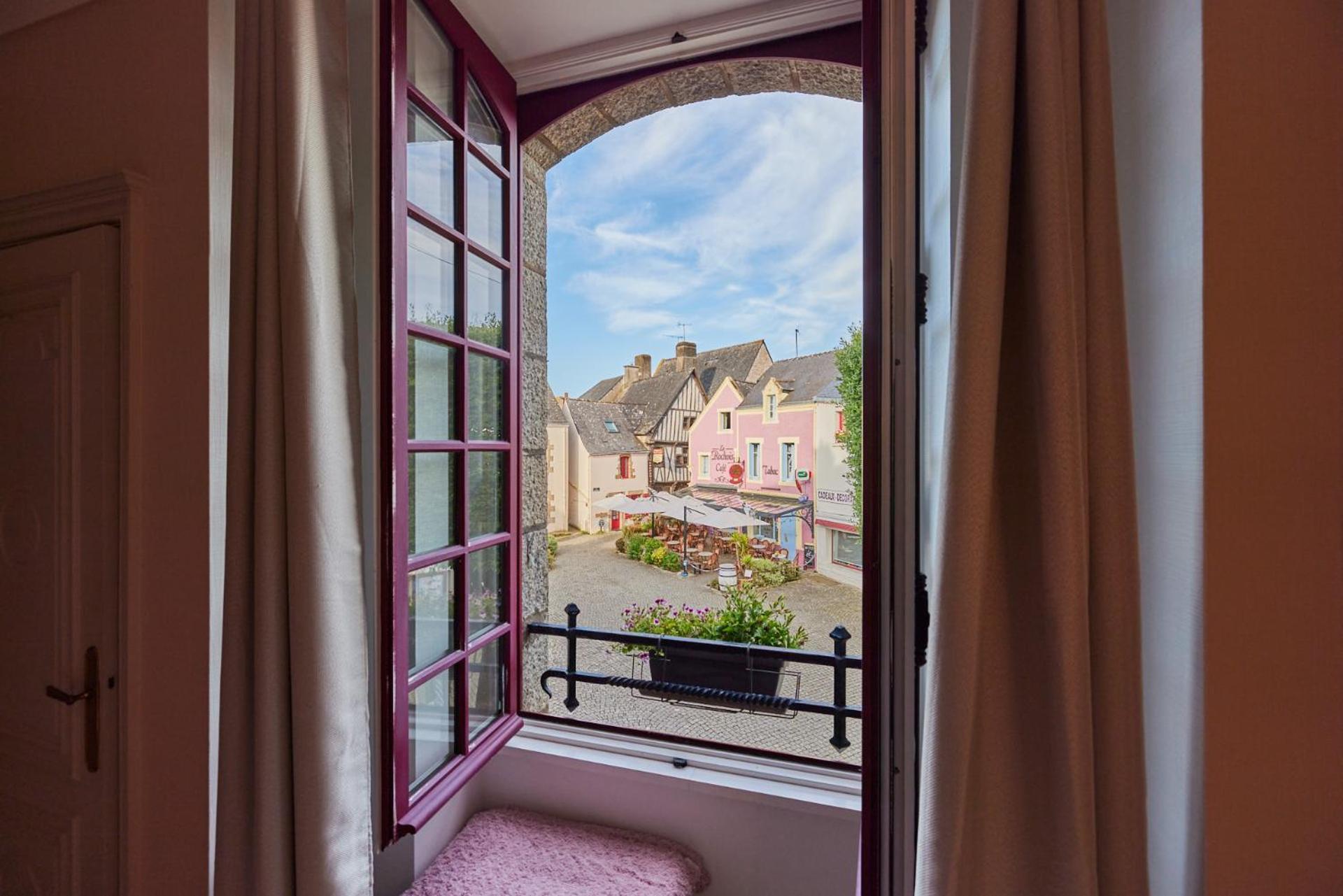 Hotel Les Deux Magots ラ・ロシュ・ベルナール エクステリア 写真